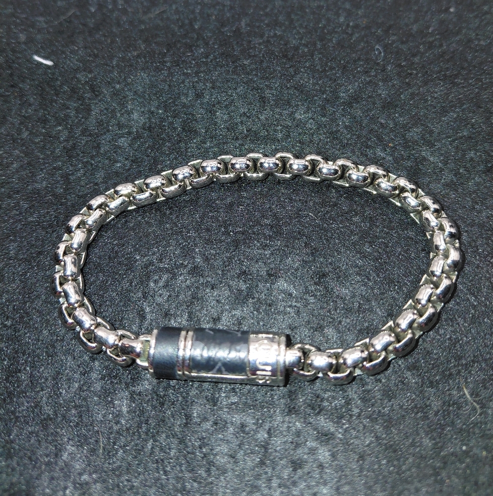 Louis Vuitton  M62592 Silver Bracelet Chain Monogram-eclipse